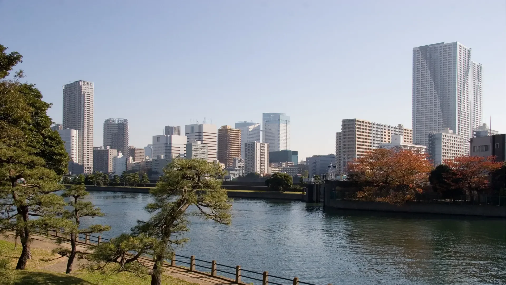Hamarikyu Gardens seawater pond background